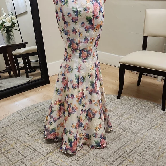 Size 4 to 6 (tag 6) two piece prom dress NWT white/floral design trumpet skirt - Picture 5 of 12